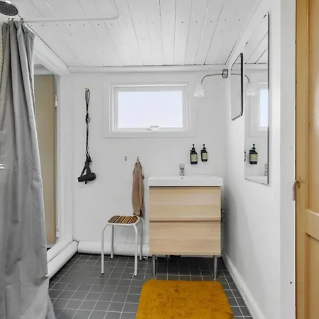 Feriehus 1 Bedroom Beautiful Home In Holbaek *