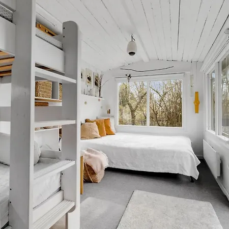 Feriehus 1 Bedroom Beautiful Home In Holbaek