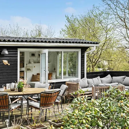1 Bedroom Beautiful Home In Holbaek Feriehus *